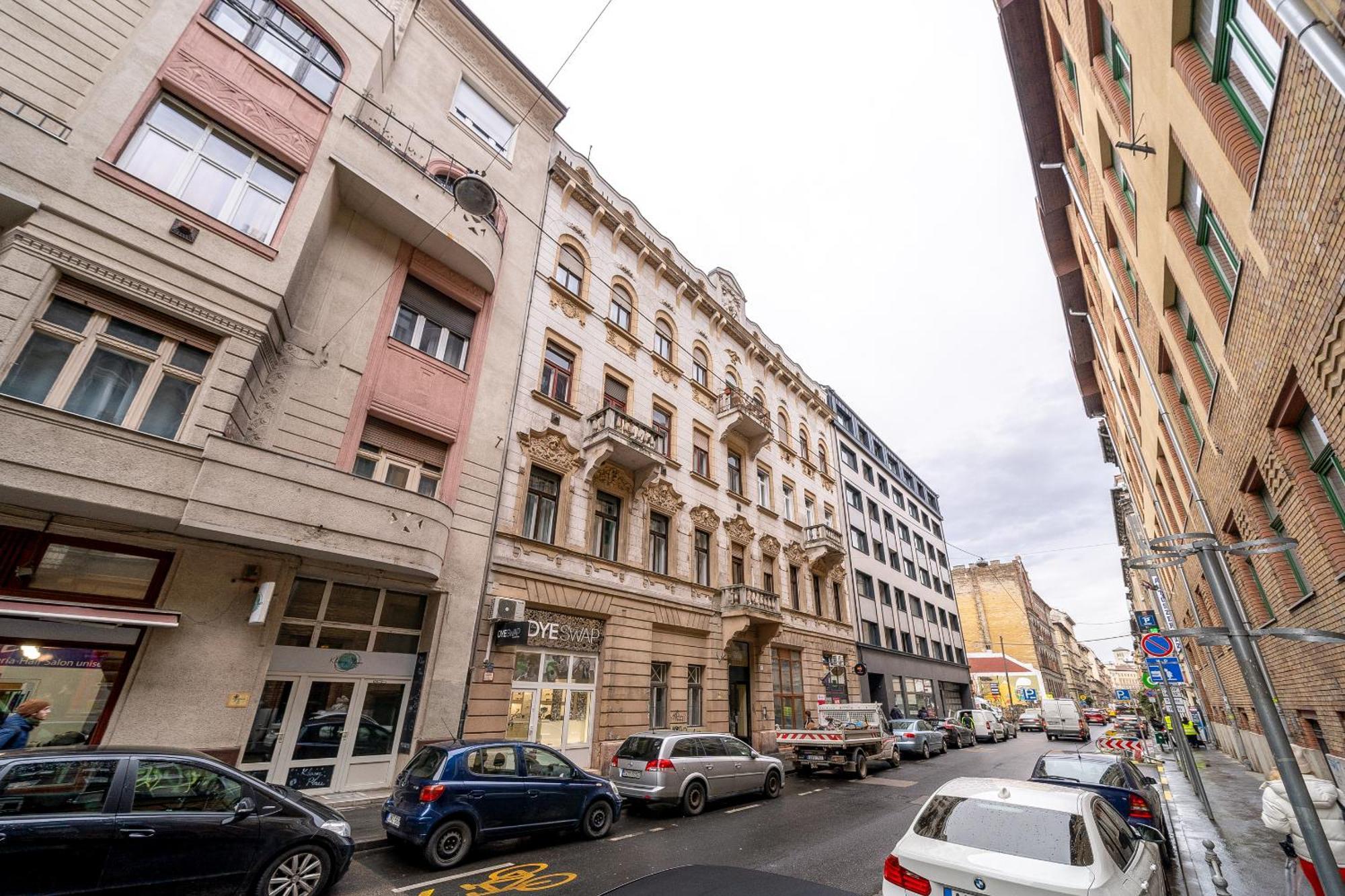 Budapest Magic Blue In Downtown Екстер'єр фото