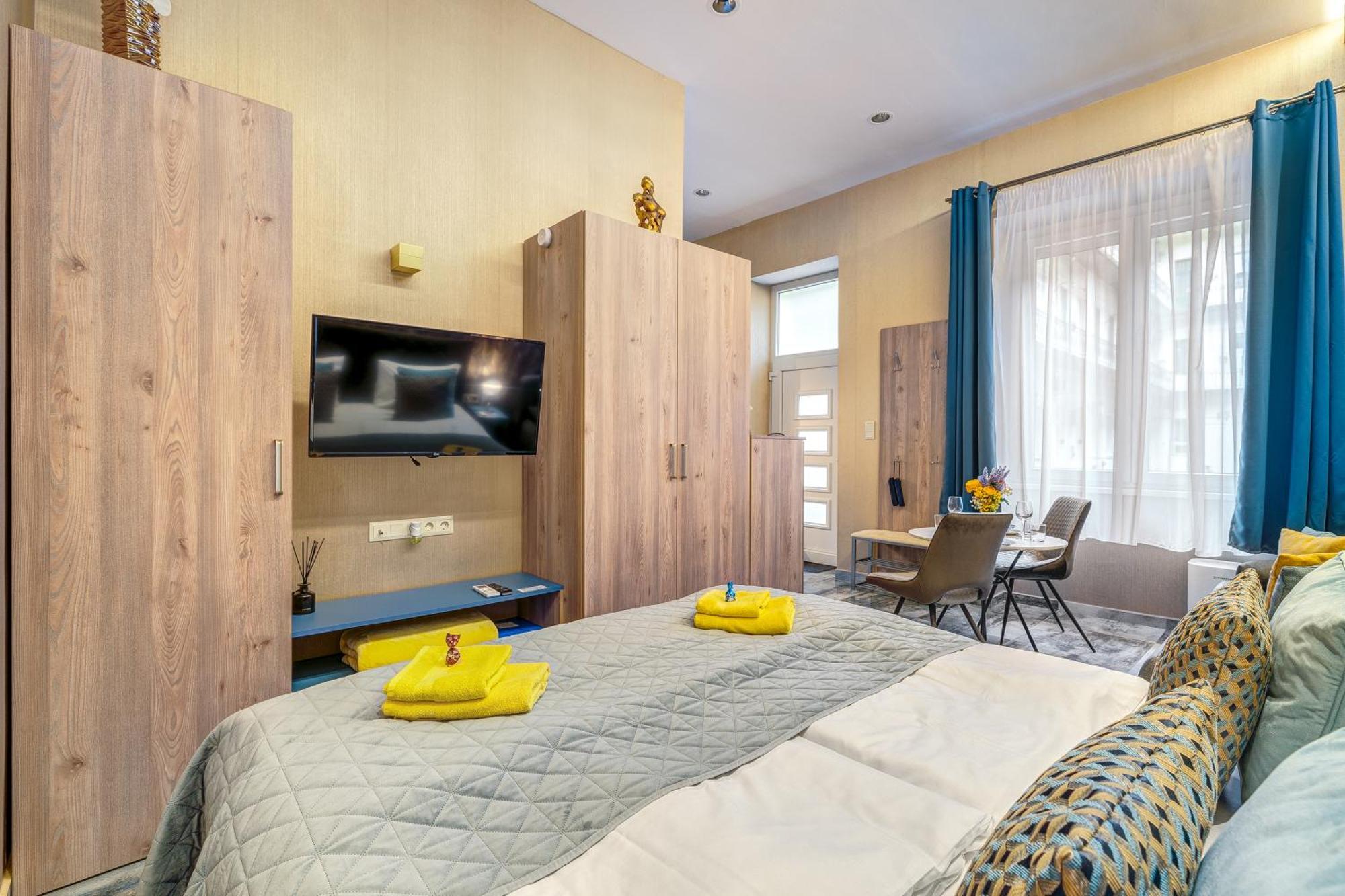 Budapest Magic Blue In Downtown Екстер'єр фото